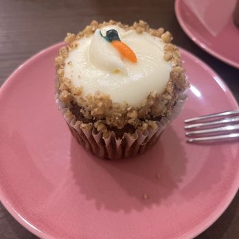 Jennivee’s Bakery - carrot cake - Desserts Near Me - Chicago, Illinois Jennivee’s Bakery - carrot cake - Desserts Near Me - Chicago, Illinois