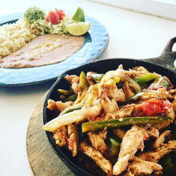 Papa Tacho's - Chicken Fajitas with Slices of jalapeño.  Perfect taste and spice combo! - Mexican Near Me - Midland, Texas