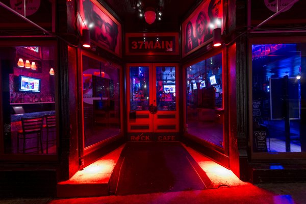 37 Main Restaurant + Bar by null