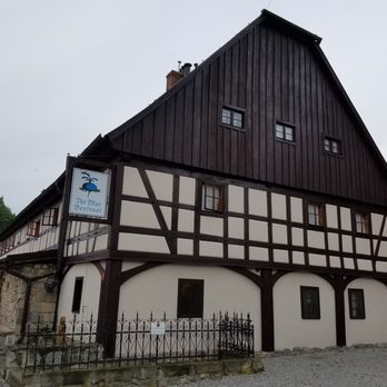 The Blue Beetroot - View of hotel from driveway. Rooms are on 2nd and 3rd floor. - Hotels Near Me - Boleslawiec, LU