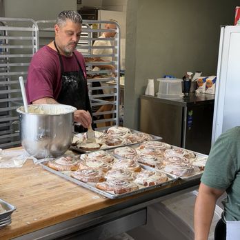 Papi’s Ohana - The King David Cinnamon roll, fresh out of the oven and being iced - Pizza Near Me - Lahaina, Hawaii