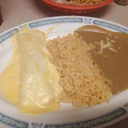 Los Enchilado’s - Lunch place chicken enchilada