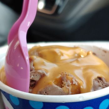 Baskin-Robbins - Peanut butter chocolate ice cream with Reese's peanut butter sauce on top! - Ice Cream & Frozen Yogurt Near Me - Chattanooga, Tennessee Baskin-Robbins - Peanut butter chocolate ice cream with Reese's peanut butter sauce on top! - Ice Cream & Frozen Yogurt Near Me - Chattanooga, Tennessee