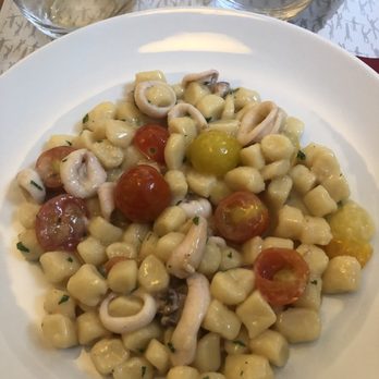 Equilibrista - Chicche (or gnocchi) with camalari and cherry tomatoes - Italian Near Me - Prague, Puerto Rico