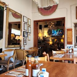 LA Rose Cafe - Inside
