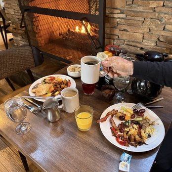 Jackalope's Bar and Grill - Breakfast buffet was amazing! - American Near Me - Fish Camp, California