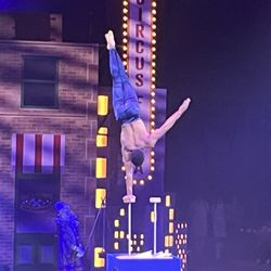 Circus Flora - Another Amazing balancing act!