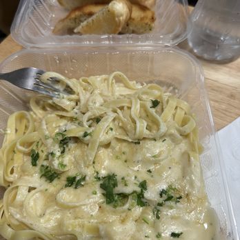 Columbia Eats Bar & Grill - Fettuccini Alfredo - Asian Fusion Near Me - Longview, Washington