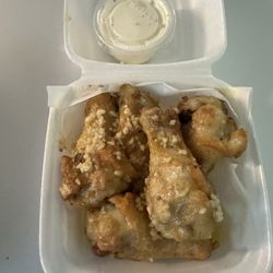 Ashay's Pizza - Small order of garlic wings