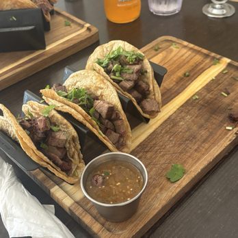 Bull And Barrel - Sports Bars Near Me - Chicago, Illinois