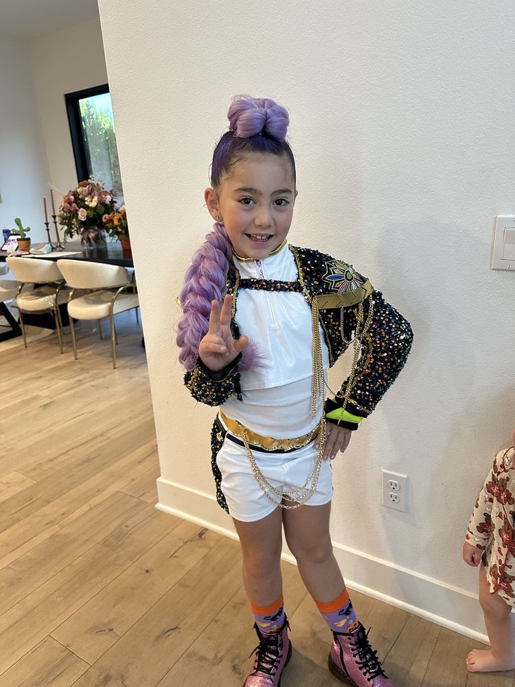 Every Little Strand Logo