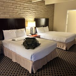 Kayenta Monument Valley Inn - Pic of the room from door.