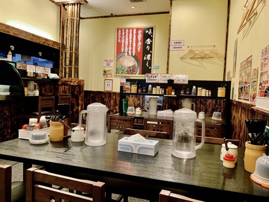 Tonkotsu Ramen Raizou Watanabedōri 11 Photos Ramen 中央区清川1 10 1 福岡市 福岡県 Japan Restaurant Reviews Phone Number