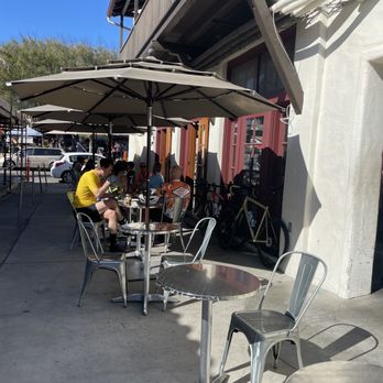 Handlebar Coffee Roasters - Outdoor seating - Coffee Roasteries Near Me - Santa Barbara, California