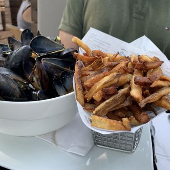 Au Coin de la Baie - Moules frites : tres bon - Canadian (New) Near Me - Chambly, Quebec Au Coin de la Baie - Moules frites : tres bon - Canadian (New) Near Me - Chambly, Quebec