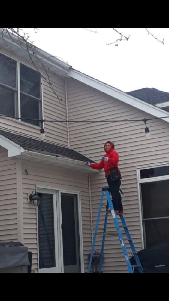 Slide of Triple GGG's Seamless Gutters