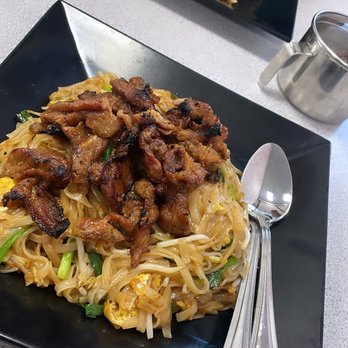 Saigon Bay - pork pad thai - Vietnamese Near Me - Tampa, Florida