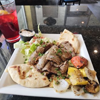 Mini Pita Mediterranean Restaurant - Gyro platter and hibiscus tea - Mediterranean Near Me - Pompano Beach, Florida