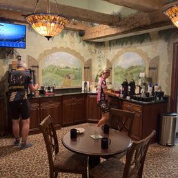 Having breakfast in the lobby before our ride. Having breakfast in the lobby before our ride.