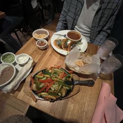 Xicohtencatl - Fajitas vegetarias, birria tacos
