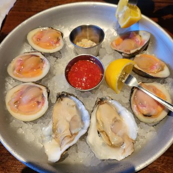 Biggie's - 1/2 dozen claims and 2 oysters. One of the freshest we ever tasted! - Seafood Near Me - Carlstadt, New Jersey Biggie's - 1/2 dozen claims and 2 oysters. One of the freshest we ever tasted! - Seafood Near Me - Carlstadt, New Jersey