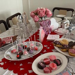 Pretty Lil Sweets - Cake pops and valentine day colored dipped Oreos