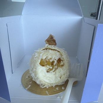 Pompadour - Beverly Hills - Coconut and pineapple! Omg this is soooo good. Not super sweet not heavy it's just perfect and fresh. 10/10 recommend ‼ - Patisserie/Cake Shop Near Me - Beverly Hills, California Pompadour - Beverly Hills - Coconut and pineapple! Omg this is soooo good. Not super sweet not heavy it's just perfect and fresh. 10/10 recommend ‼ - Patisserie/Cake Shop Near Me - Beverly Hills, California
