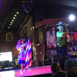 Los Buenos Muchachos - Dancers