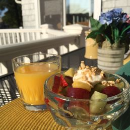 Little fruit bowl that comes with breakfast