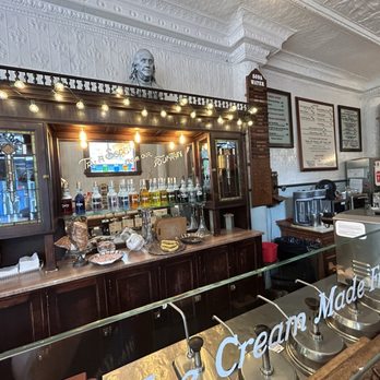 Franklin Ice Cream Bar - Inside - Ice Cream & Frozen Yogurt Near Me - Philadelphia, Pennsylvania Franklin Ice Cream Bar - Inside - Ice Cream & Frozen Yogurt Near Me - Philadelphia, Pennsylvania