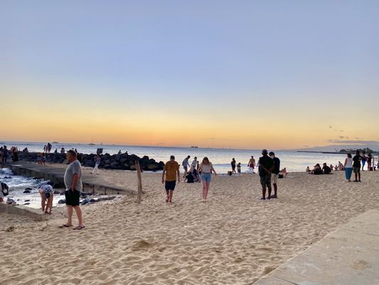 Waikīkī Beach by null
