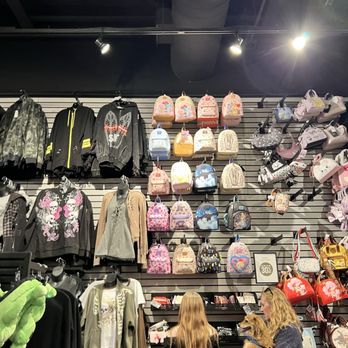 Hot Topic - Women's Clothing Near Me - Littleton, Colorado