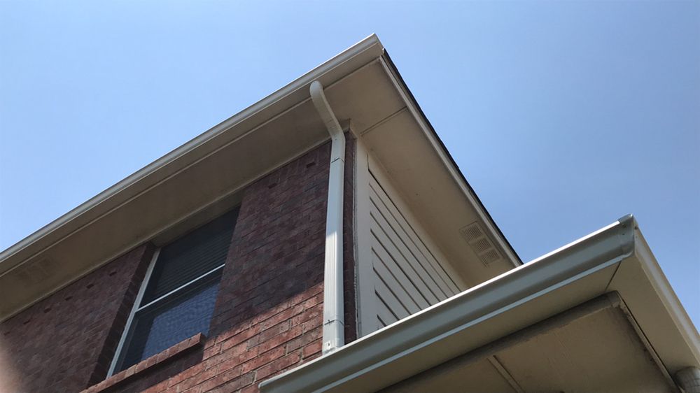 Slide of Black Diamond Seamless Gutter