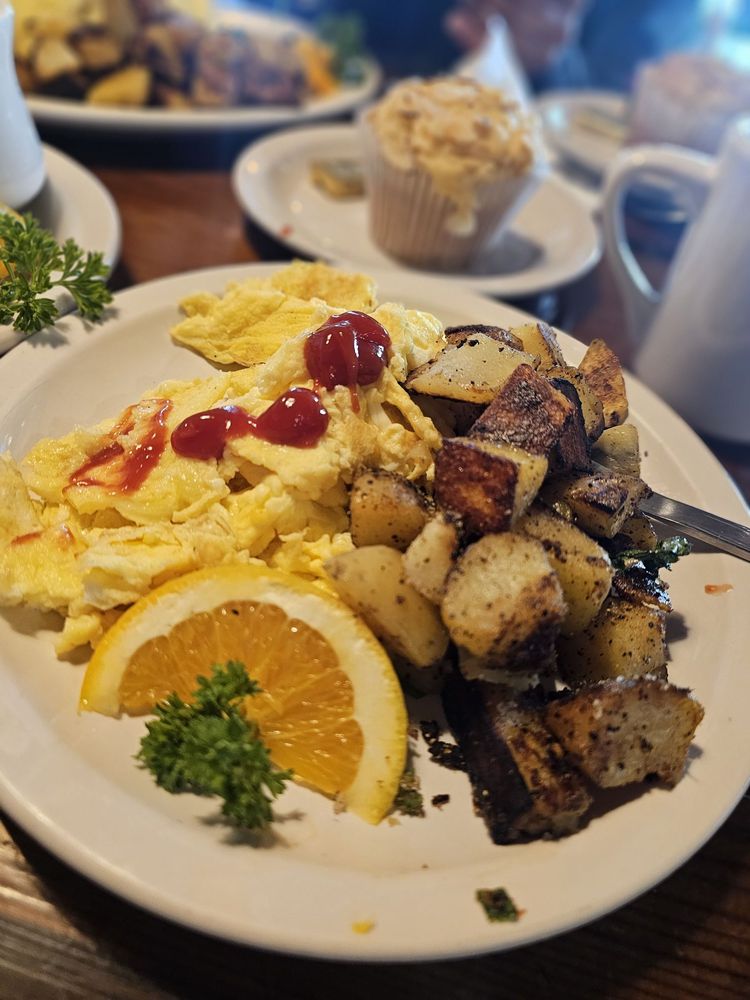 Patti's Thunder Cafe Logo