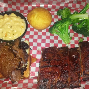 Famous Daves - Tri Tip & St. Louis Ribs w Mac n Cheese & Steamed Broccoli - Barbeque Near Me - Long Beach, California