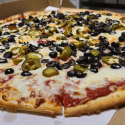 Dan's Pizza - NY style olives/jalapeno/all-beef-pepperoni.... missing the pepperoni