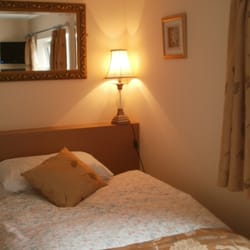 Red Lion Inn - A spacious single bedroom with large en suite
