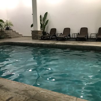 Queen's Landing - Pool area - Hotels Near Me - Niagara-on-the-Lake, Ontario