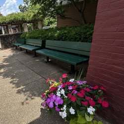 Sara's Ice Cream - Shaded benches next to Sara's
