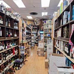 Schneider's Of Capitol Hill - Aisles of bottles