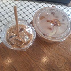 Iced latte & sandwich to go