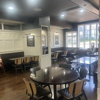Slices And Rolls - Main room - Pizza Near Me - Merion Station, Pennsylvania Slices And Rolls - Main room - Pizza Near Me - Merion Station, Pennsylvania