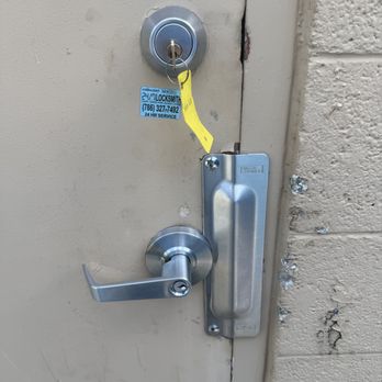 Valencia Keys - Post Break-in repair on door New Shield, Deadbolt, and Lever. - Keys & Locksmiths Near Me - Miami, Florida Valencia Keys - Post Break-in repair on door New Shield, Deadbolt, and Lever. - Keys & Locksmiths Near Me - Miami, Florida