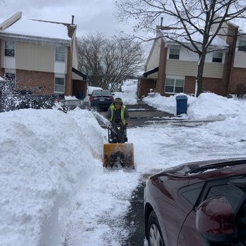 Manny's lawn & tree service - Clean the Parking - Lawn Services Near Me Manny's lawn & tree service - Clean the Parking - Lawn Services Near Me