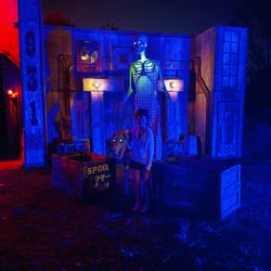 Millers Thrillers - This is close to the entrance to the entire place. It's just fun to take a photo of.
