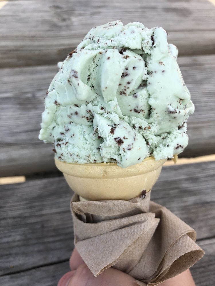 FAIRMONT PIZZA & ICE CREAM PARLOUR Updated September 2024 25 Photos