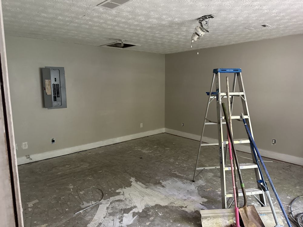 Slide of Ruiz Custom Builder