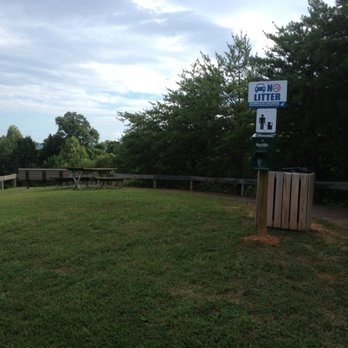 Read Mountain Preserve - One of the picnic spot near the kiosk - Hiking Near Me - Roanoke, Virginia
