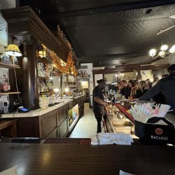 Jimmie's White House Inn - Bar- excellent old fashioneds and martinis