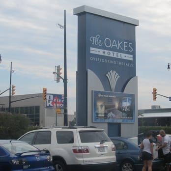 Oakes Hotel - Hotels Near Me - Niagara Falls, Ontario Oakes Hotel - Hotels Near Me - Niagara Falls, Ontario